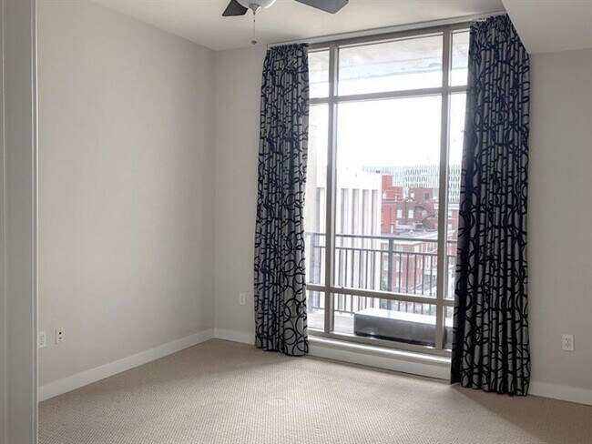 Building Photo - 565 Peachtree St NE