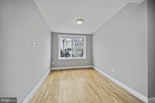 Building Photo - 428 Emerson St NW