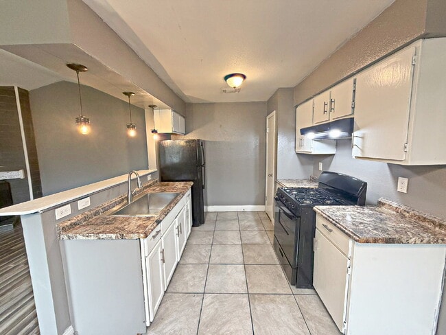 Building Photo - 14431 Woods Hole Dr