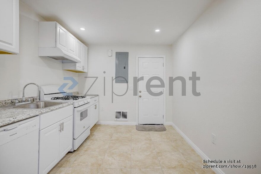 Building Photo - 1447 N Mountain Ave
