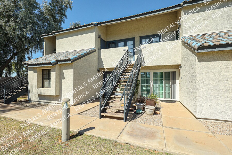 Building Photo - 3716 E University Dr