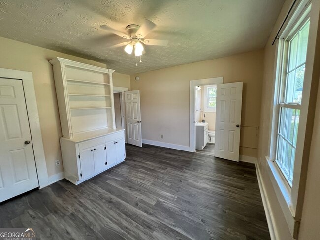 Building Photo - 601 Askew Ave