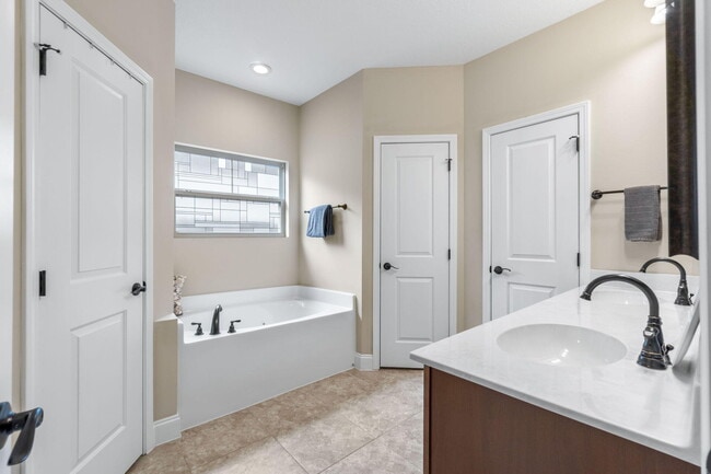 Building Photo - 2208 Tom St