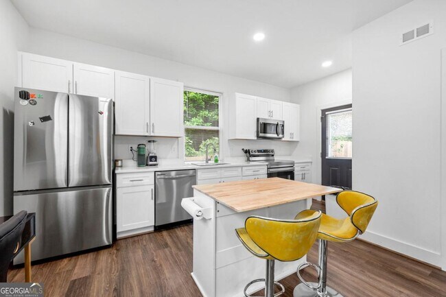 Building Photo - 1096 Wedgewood Dr NW