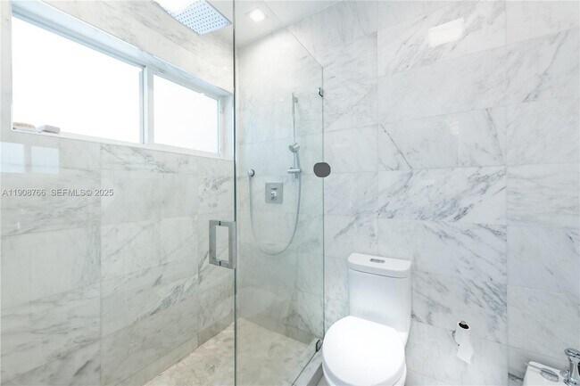 Building Photo - 829 Malaga Ave