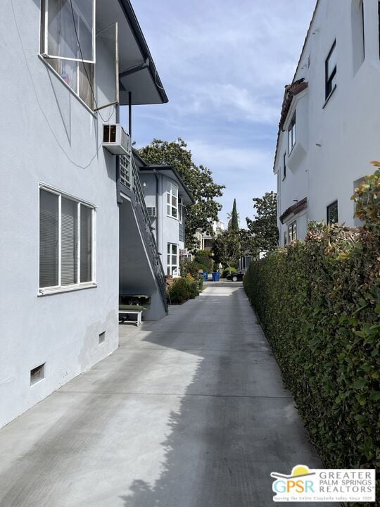 Building Photo - 1057 S Genesee Ave