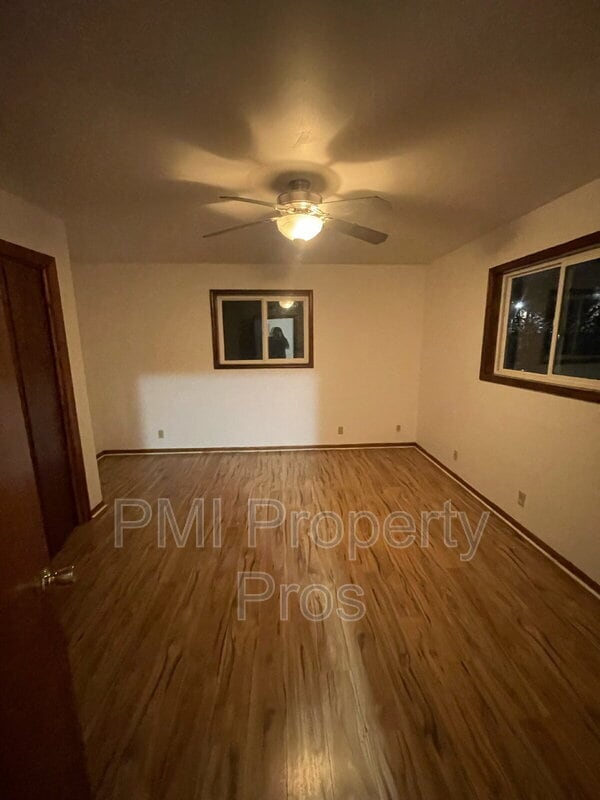 Building Photo - 8573 N Granville Rd
