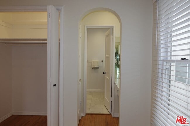 Building Photo - 906 Croft Ave