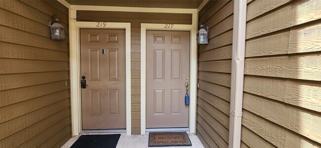 Building Photo - 1860 White Oak Dr