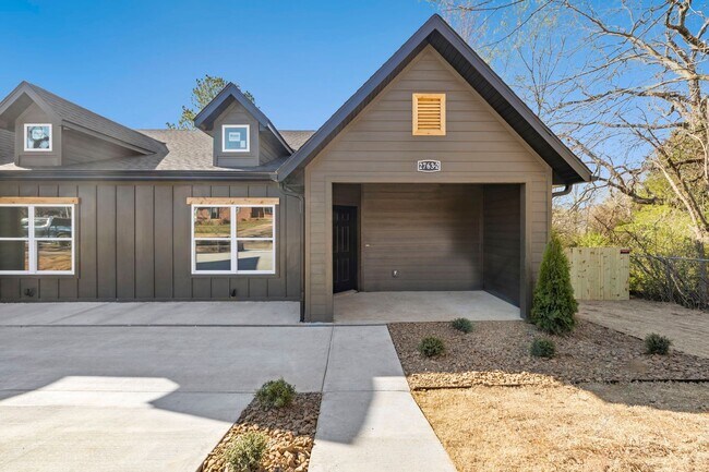 Building Photo - Brand New Duplex in Fayetteville!