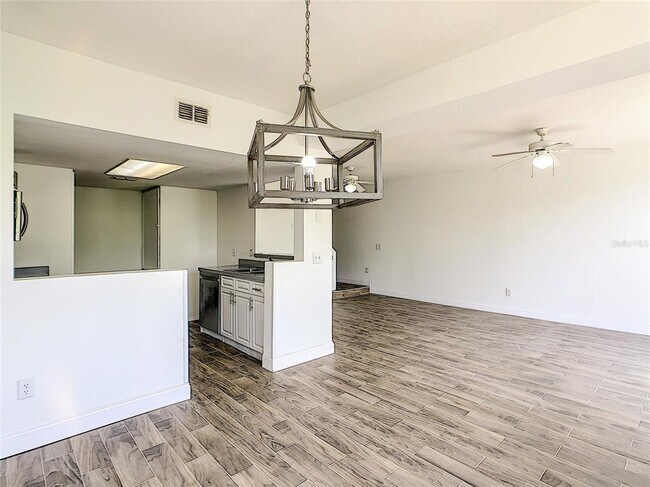 Building Photo - 111 Washington Palm Loop