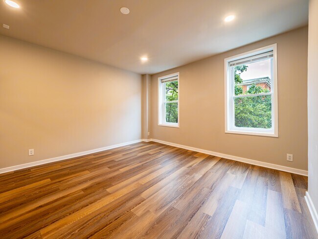 Building Photo - 161 Brown St