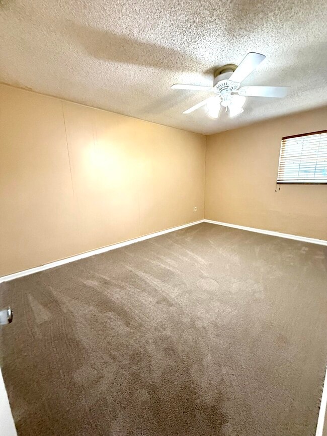 Building Photo - 6745 Venetian Dr