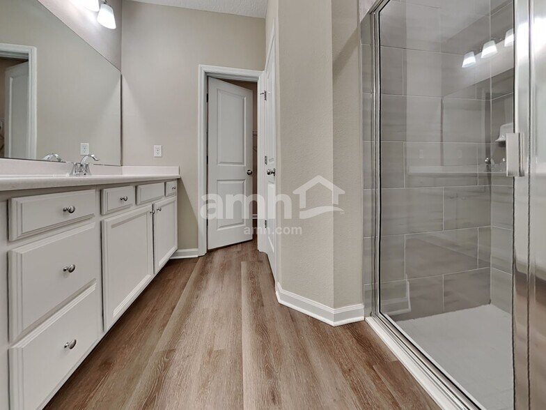 Building Photo - 225 Stone Arbor Ln