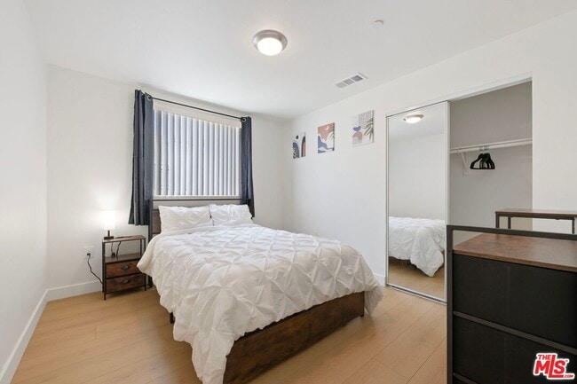 Building Photo - 1444 E 20th St