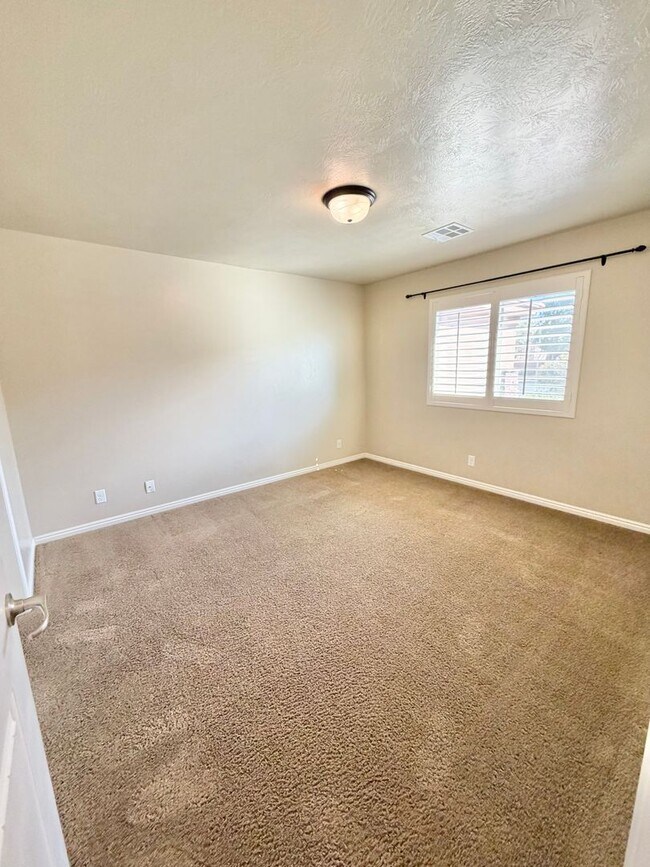Building Photo - 151 Gold Bullion Way