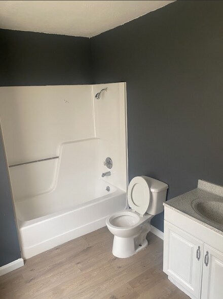 Master Bath - 216 Northport Hills Dr