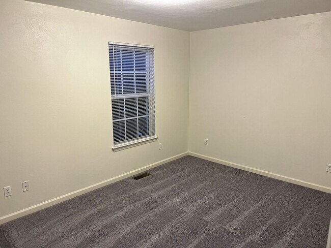 Building Photo - S. Market