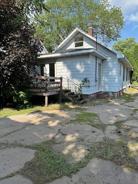 Building Photo - 1016 S 6th Ave