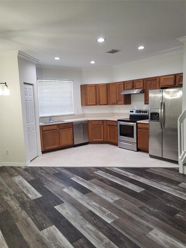 Building Photo - 2040 SE Avon Park Dr