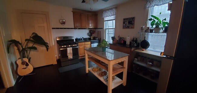 Building Photo - 124 Jackson St