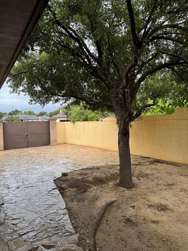 Building Photo - 8708 Jerry Loop