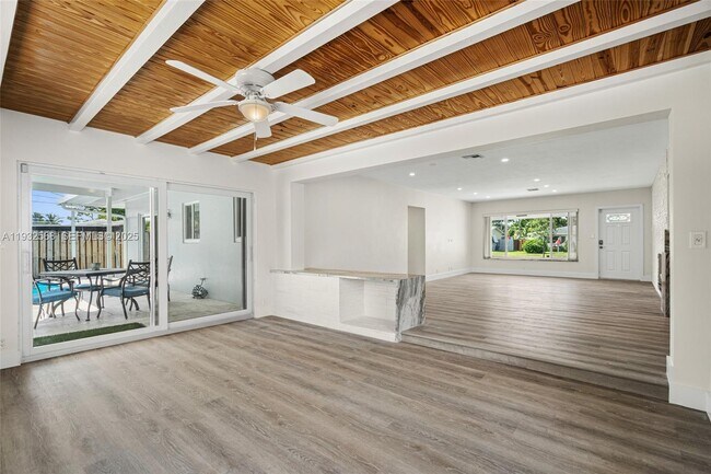 Building Photo - 251 SE 7th St