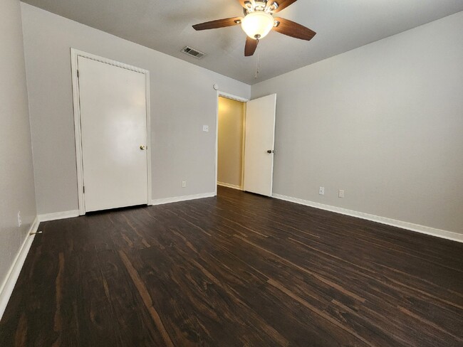 Building Photo - Move In Special: Get $100 off your first m...