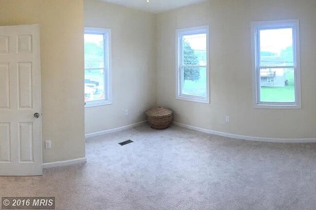 Building Photo - 3 Bedroom 2 Bath in Sparrows Point