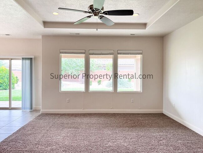 Building Photo - 4 bed, 2.5 bath home w/2 car garage
