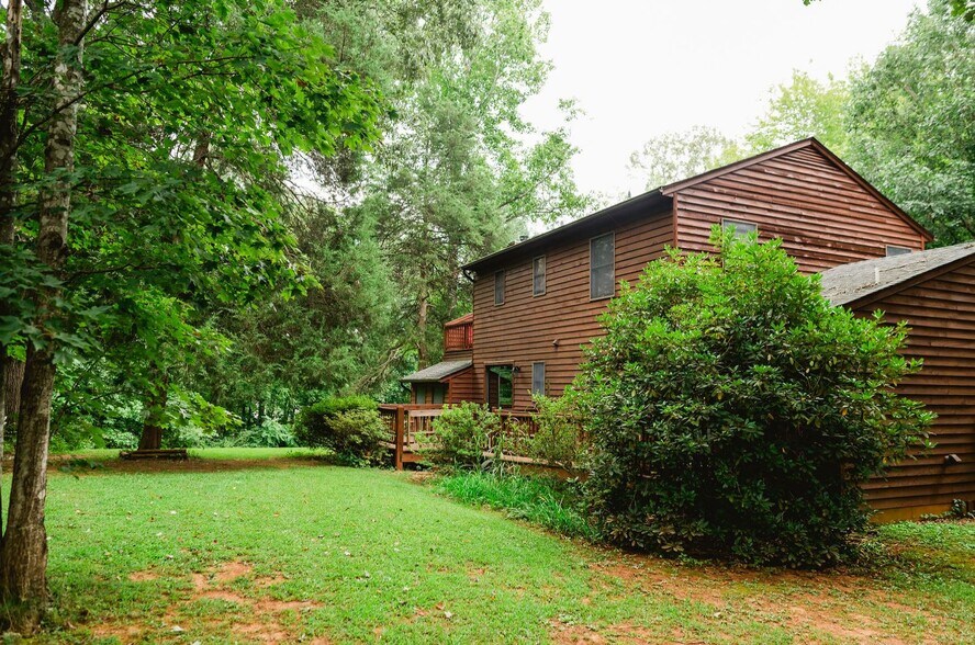 Private Back Yard - 59 Fawn Ct