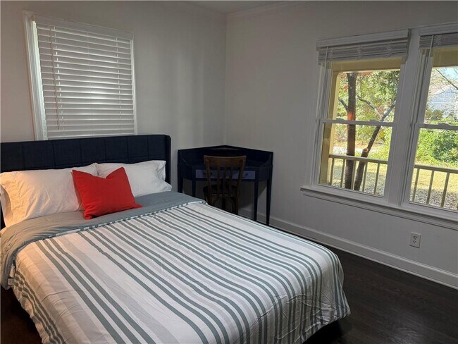 Building Photo - 1140 Goodwin Pl NE