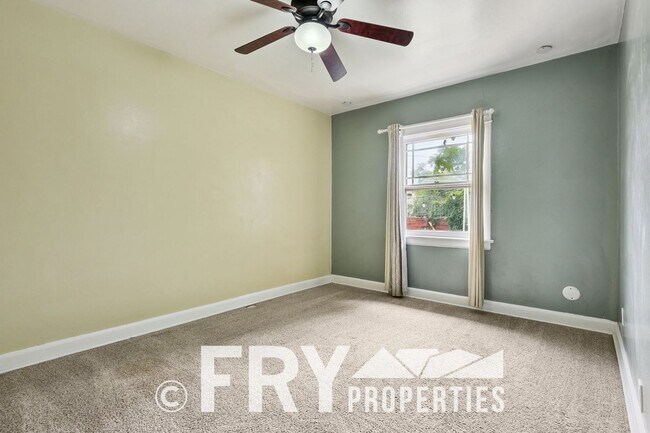 Building Photo - Cozy 1/2 Duplex in Congress Park