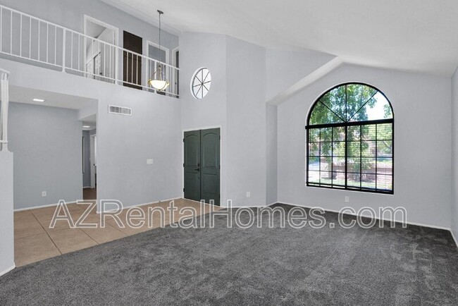 Building Photo - 39 E La Vieve Ln