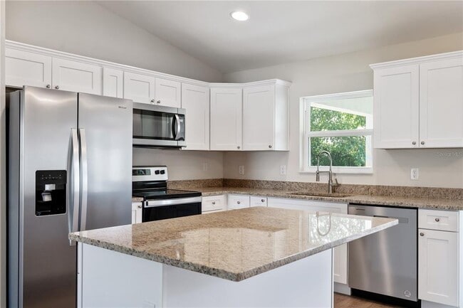 Building Photo - 13422 SW 48th Ave