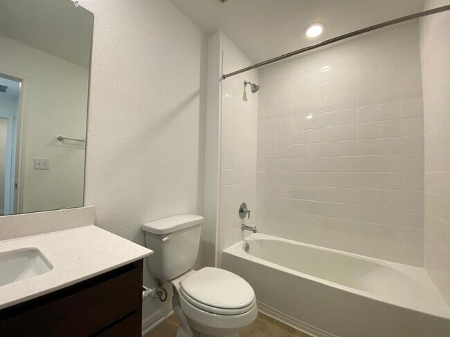 Building Photo - 408 Brody Ln