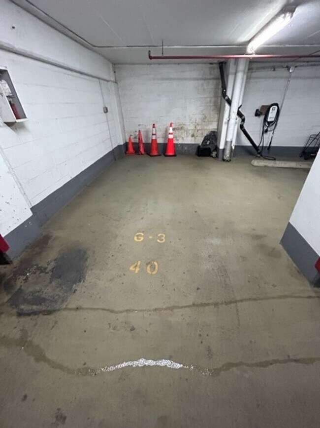 Building Photo - Nice One Bed + One Bath in Luxury Secure Doorman Bldg