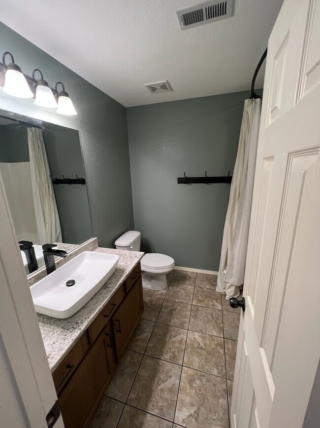 Building Photo - 22 Lyndhurst Dr