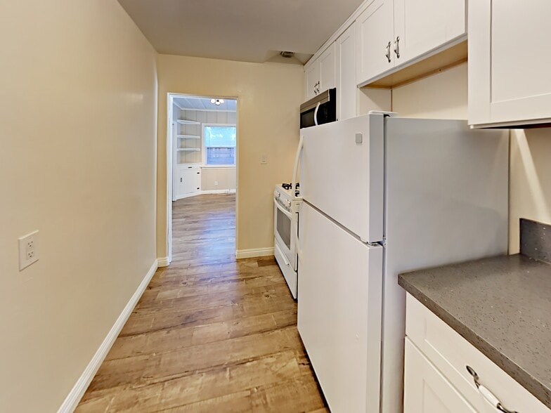 Building Photo - 4671 Edgeware Rd