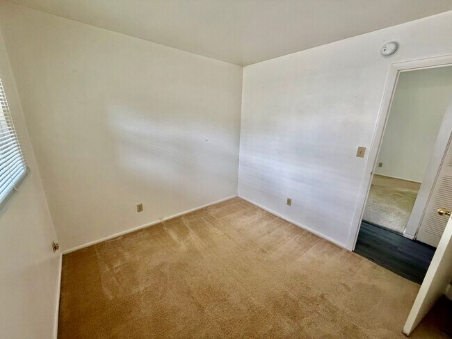 Building Photo - 3 Bedroom 1 Bathroom - Pictures Coming Soon!