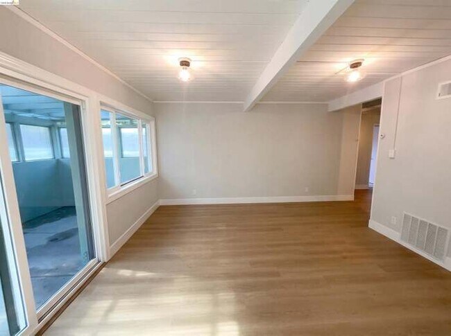 Building Photo - 2361 Oakmont Dr