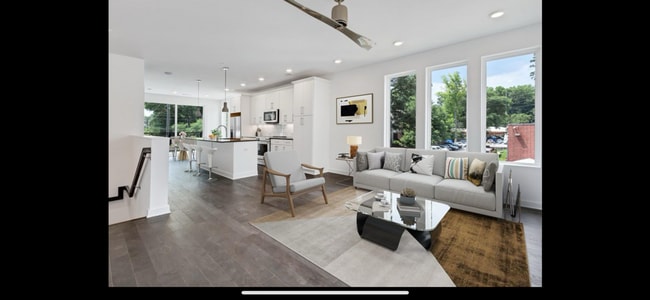 Building Photo - Beautiful Grant Park Condo