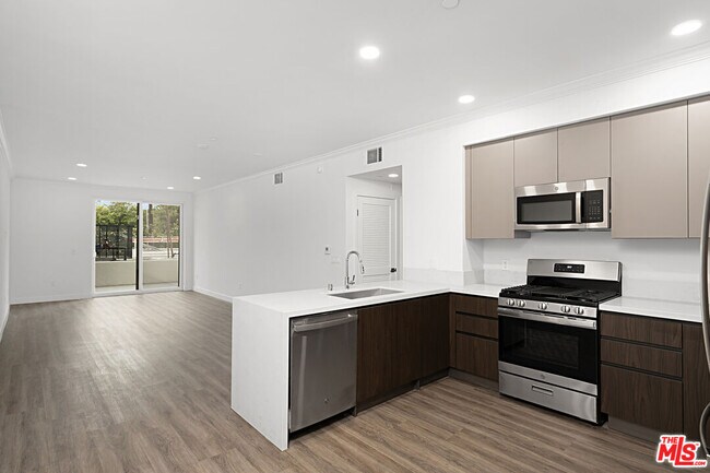 Building Photo - 6144 Whitsett Ave