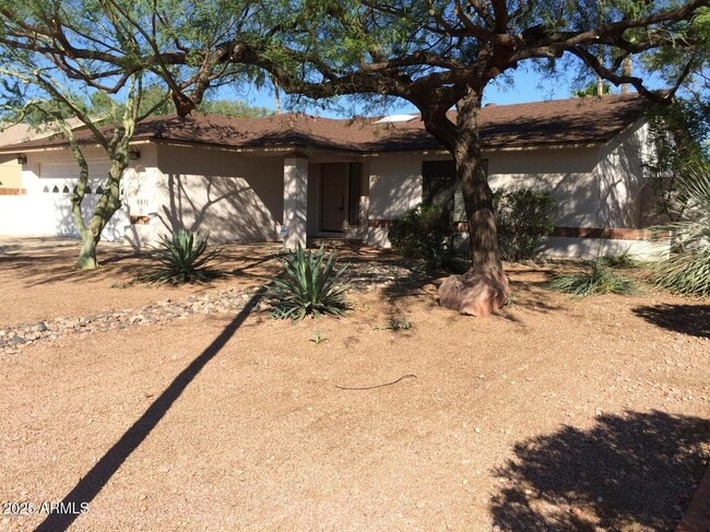 Building Photo - 8878 E Sheena Dr