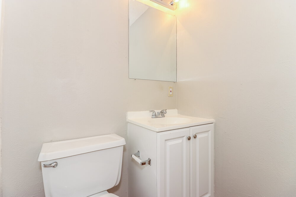 Building Photo - 716 Admiralty Way