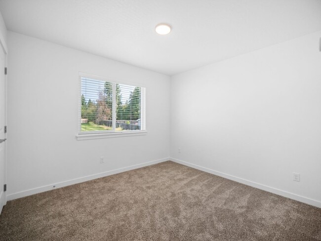 Building Photo - $500 OFF FIRST MONTHS RENT! Brand New Town...