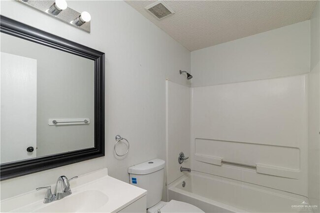 Building Photo - 17 West St