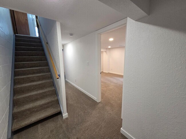 Building Photo - W 2nd St 1408-1410