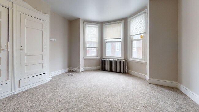 Building Photo - Three Bedroom Home Near Carroll Park