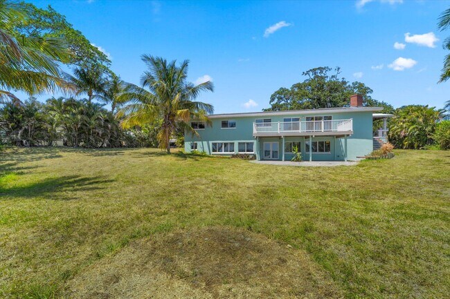 Building Photo - 850 NE Ixora Dr